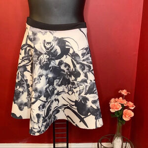 Miin abstract flower print scuba skirt Size M